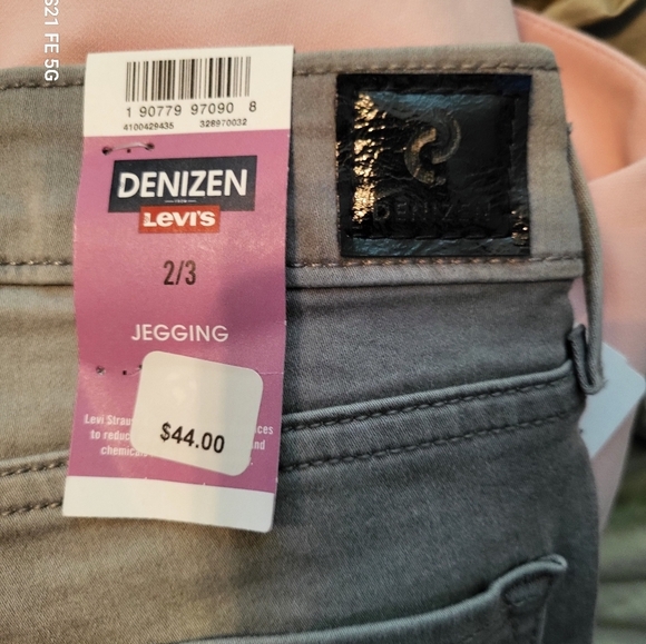 Levi's Denizen Gray Jeggings with Tapered Fit, Size 2/3, NWT - Picture 4 of 5